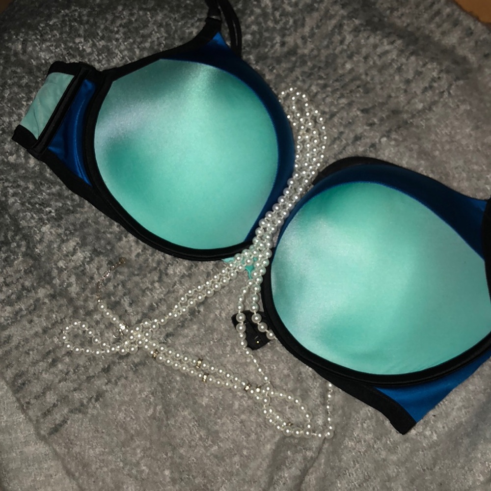 Victoria’s Secret lightly padded bra 36DDD